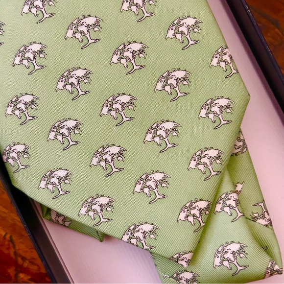 Vineyard Vines Custom Collection Necktie NIB - Picture 3 of 6